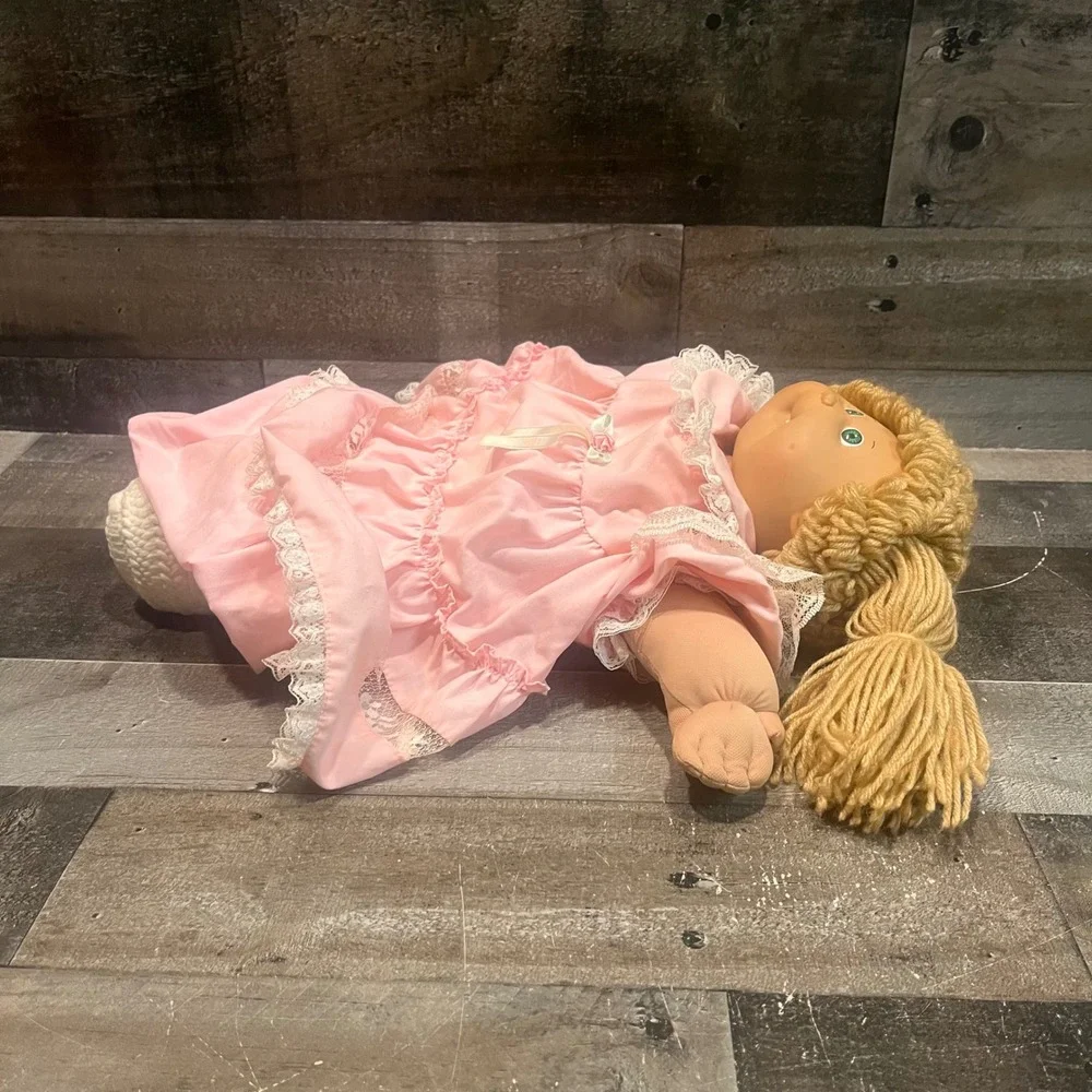 Vintage 1985 Cabbage Patch Kids Doll Blonde Yarn Hair Green Eyes Pink Lace Dress